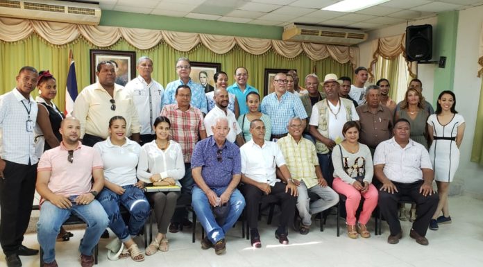 Comunicadores de Pedernales y Barahona reciben entrenamiento de Adompretur y Turismo