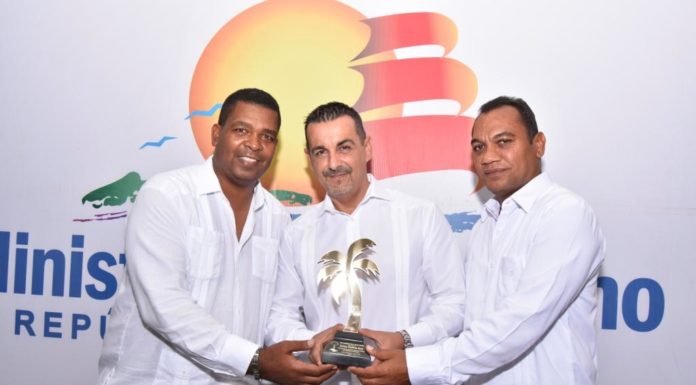 “Caribbean Gold Coast Award” reconoce a Carlos Jiménez Ruiz por sus aportes al turismo
