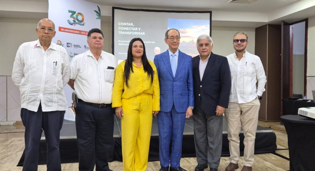 Adompretur reúne a periodistas y expertos en primer foro internacional sobre turismo