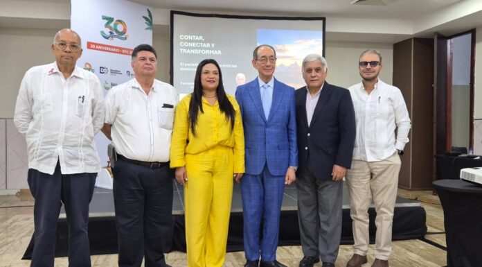 Adompretur reúne a periodistas y expertos en primer foro internacional sobre turismo