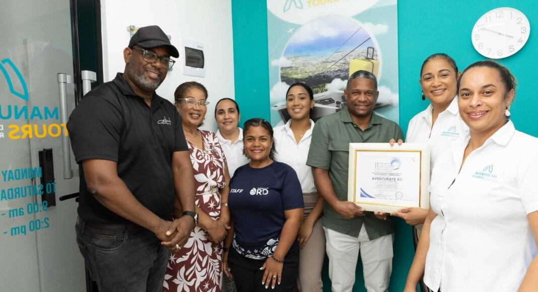 ASHORESOCA reconoce a Jakaira Cid y Manureva Tours por el éxito de AVENTÚRATE RD