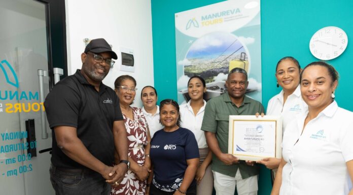 ASHORESOCA reconoce a Jakaira Cid y Manureva Tours por el éxito de AVENTÚRATE RD