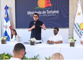 MITUR entrega tres parques y una iglesia remozada en Boca Chica