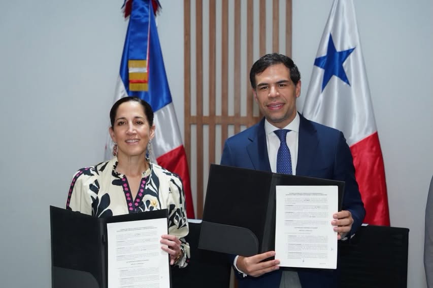 Ministra de Cultura Panamá y Roberto Ángel Salcedo