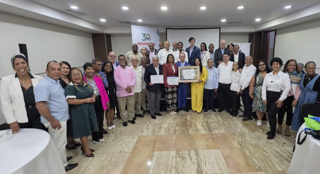 Adompretur proclama la «Declaración de Santo Domingo» para transformar el periodismo turístico del Caribe y América Latina