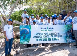 Más de 2 mil libras de plástico fueron recolectadas en santuario de manatíes en Puerto Plata