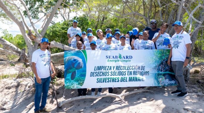 Más de 2 mil libras de plástico fueron recolectadas en santuario de manatíes en Puerto Plata