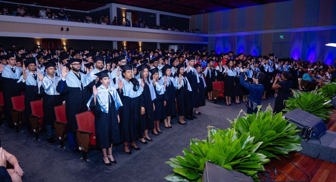 UNAPEC gradúa a 858 profesionales y reafirma su compromiso con la educación y el desarrollo nacional