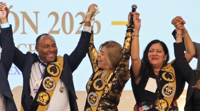 Periodista Salvador Ramírez recibe medalla en México como ponente internacional